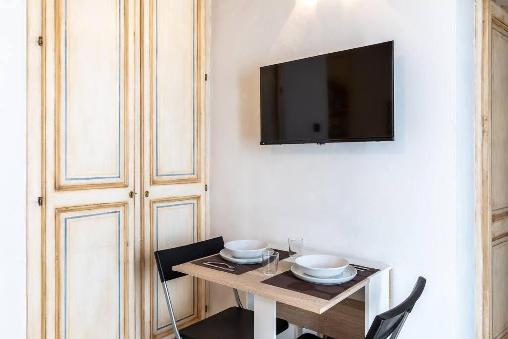 Colonne'S Nest - Cozy And Silent With Ac Apartment Milan Bagian luar foto